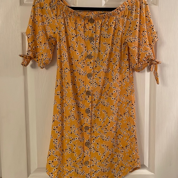 Off the shoulder yellow sundress - Picture 1 of 5